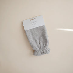 Mushie bath mitt gray close-up fabric highlights soft organic cotton texture.