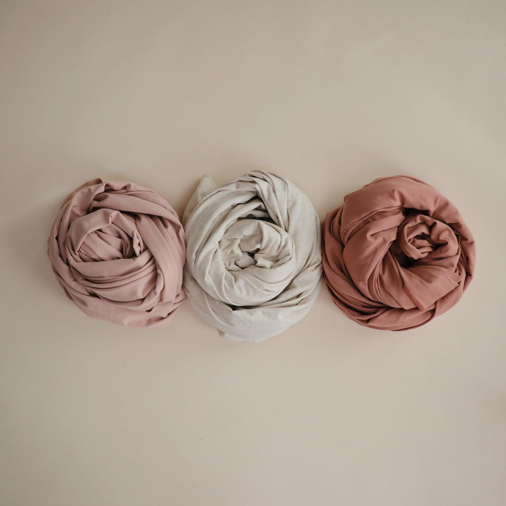 Mushie baby wrap cedar elasticity focus demonstrates stretch for secure, comfortable baby wearing