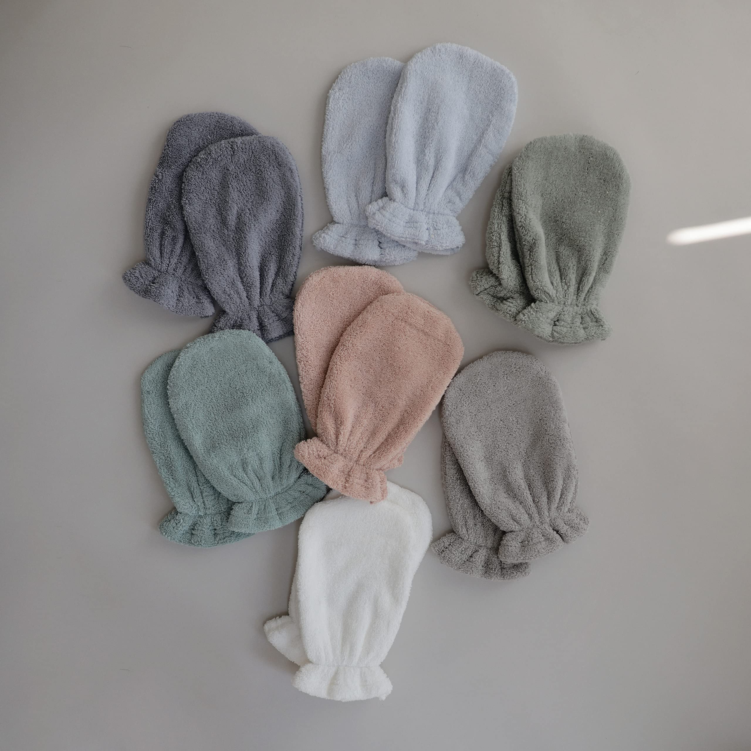 Mushie bath mitt with elastic cuff design for secure fit