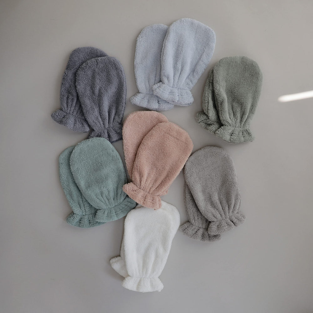 Mushie bath mitt with elastic cuff design for secure fit