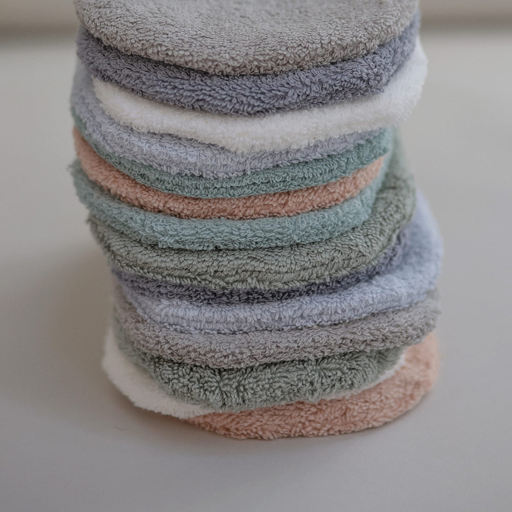 Mushie bath mitt soft absorbent organic cotton fibers for comfortable scrubbing.