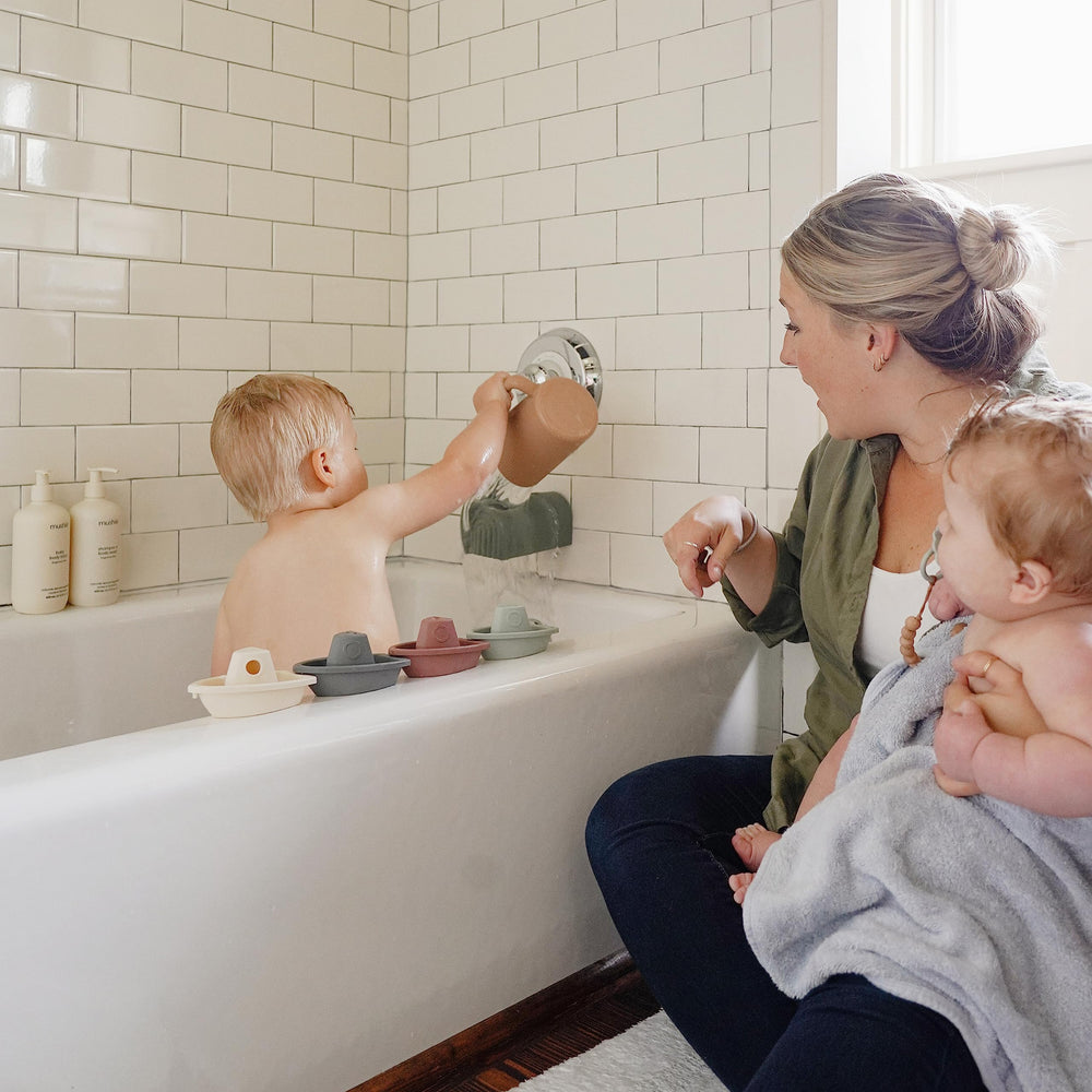 Mushie bath rinse cup 28 oz capacity for longer rinsing sessions