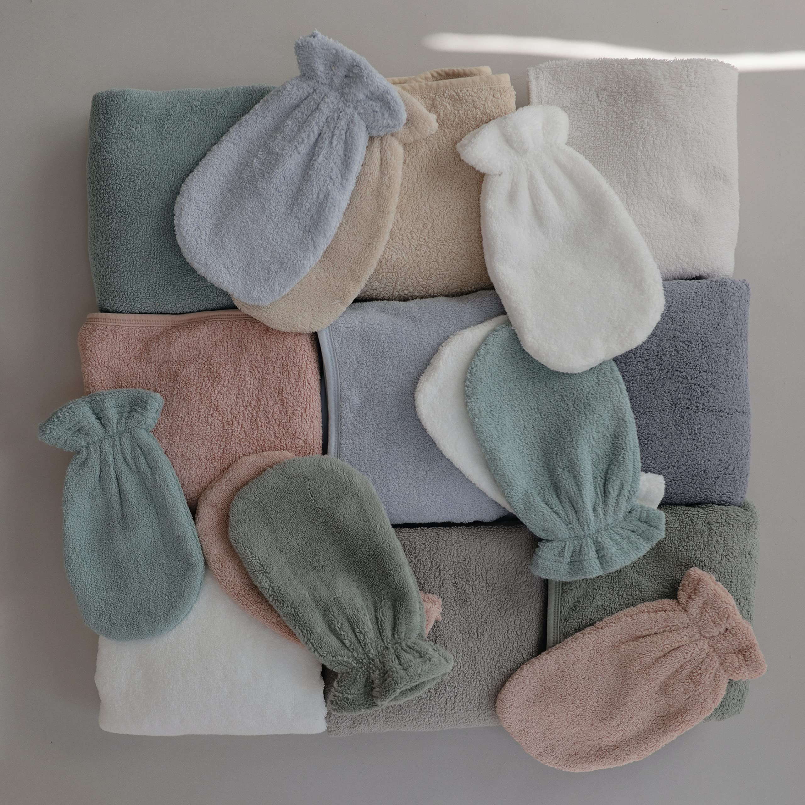 Mushie Hooded Towel Blush after-bath routine offers cozy warmth.