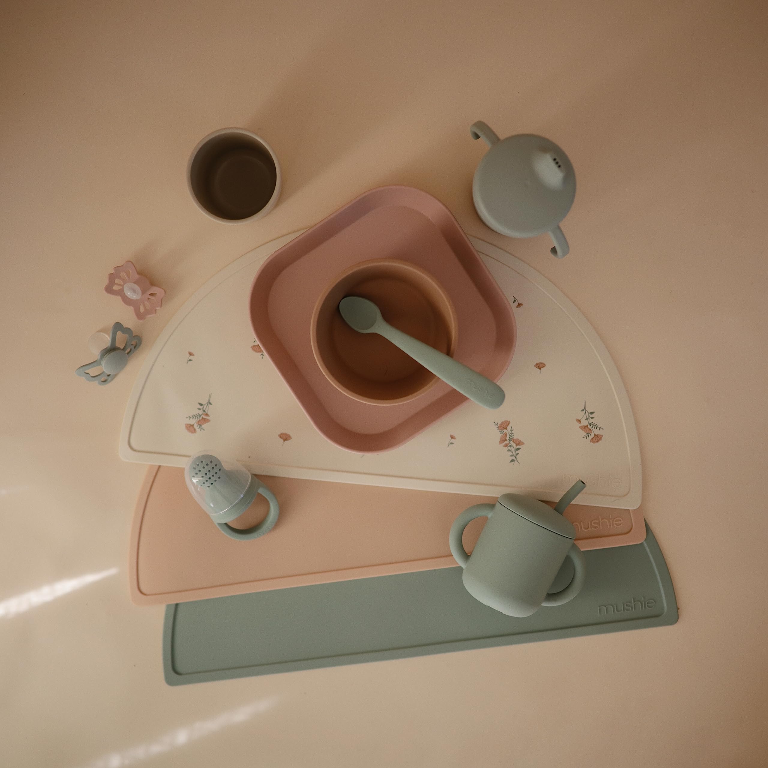 Mushie two-piece design allows quick cleaning after meals.
