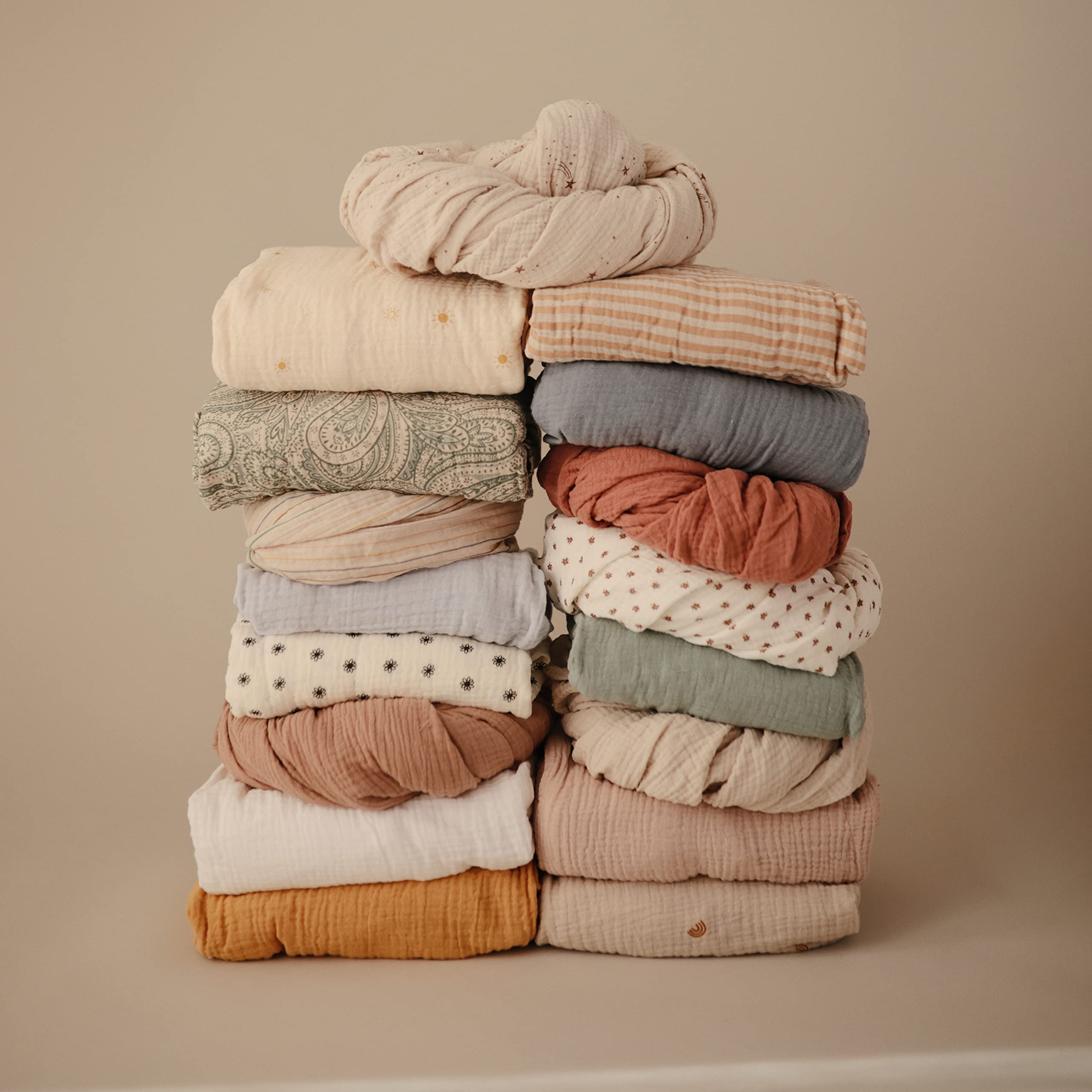 Mushie muslin crib sheet fog wash-before-use readiness signals easy prep.