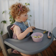mushie food-grade silicone heat-safe bowl allows warming directly.