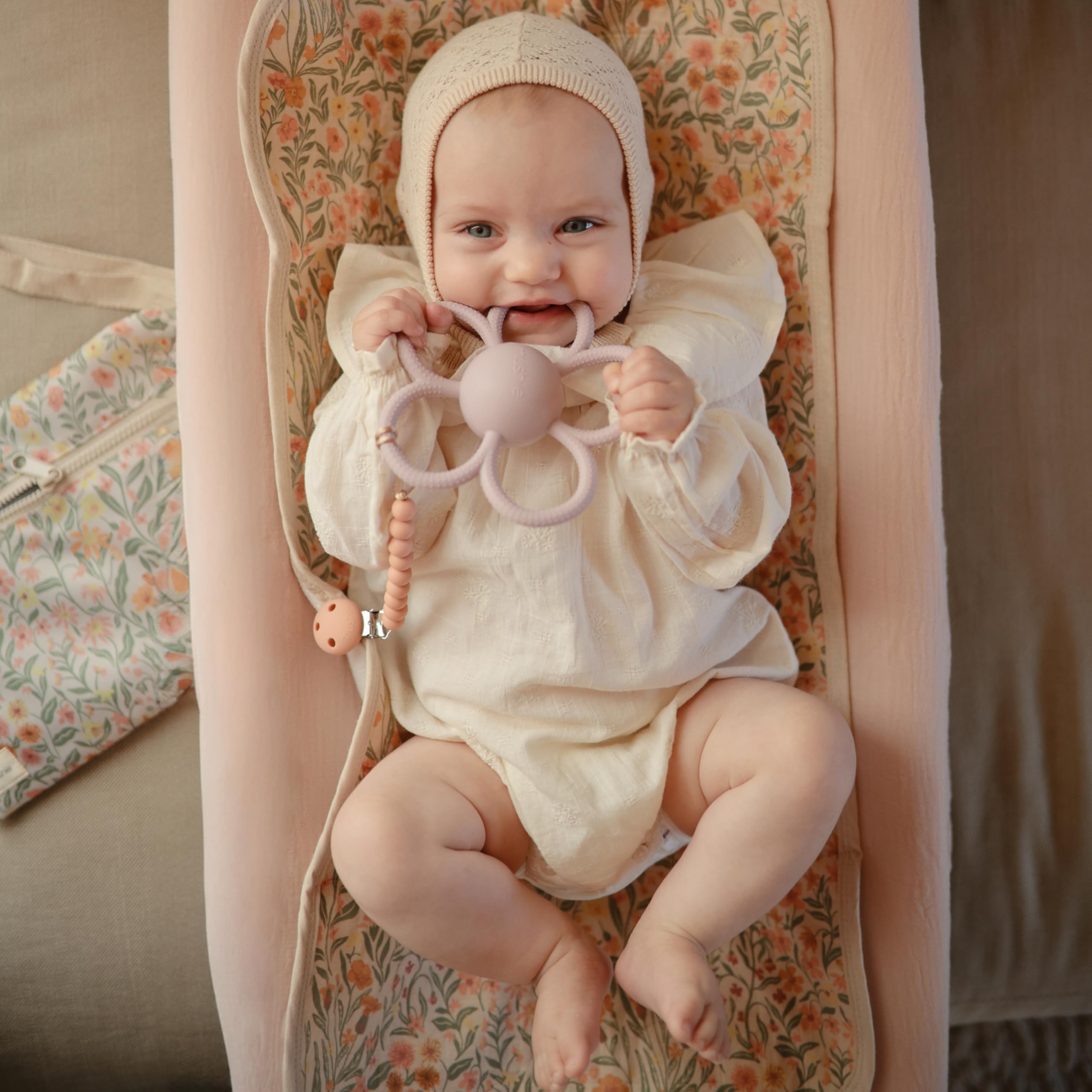 Mushie Hera pacifier clip eight-inch length keeps items within reach.