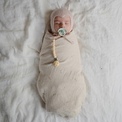 Mushie Hera pacifier clip handwash-friendly design supports easy cleaning.