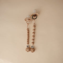Mushie Luna silicone clasp detail with screw-free design for quick use.