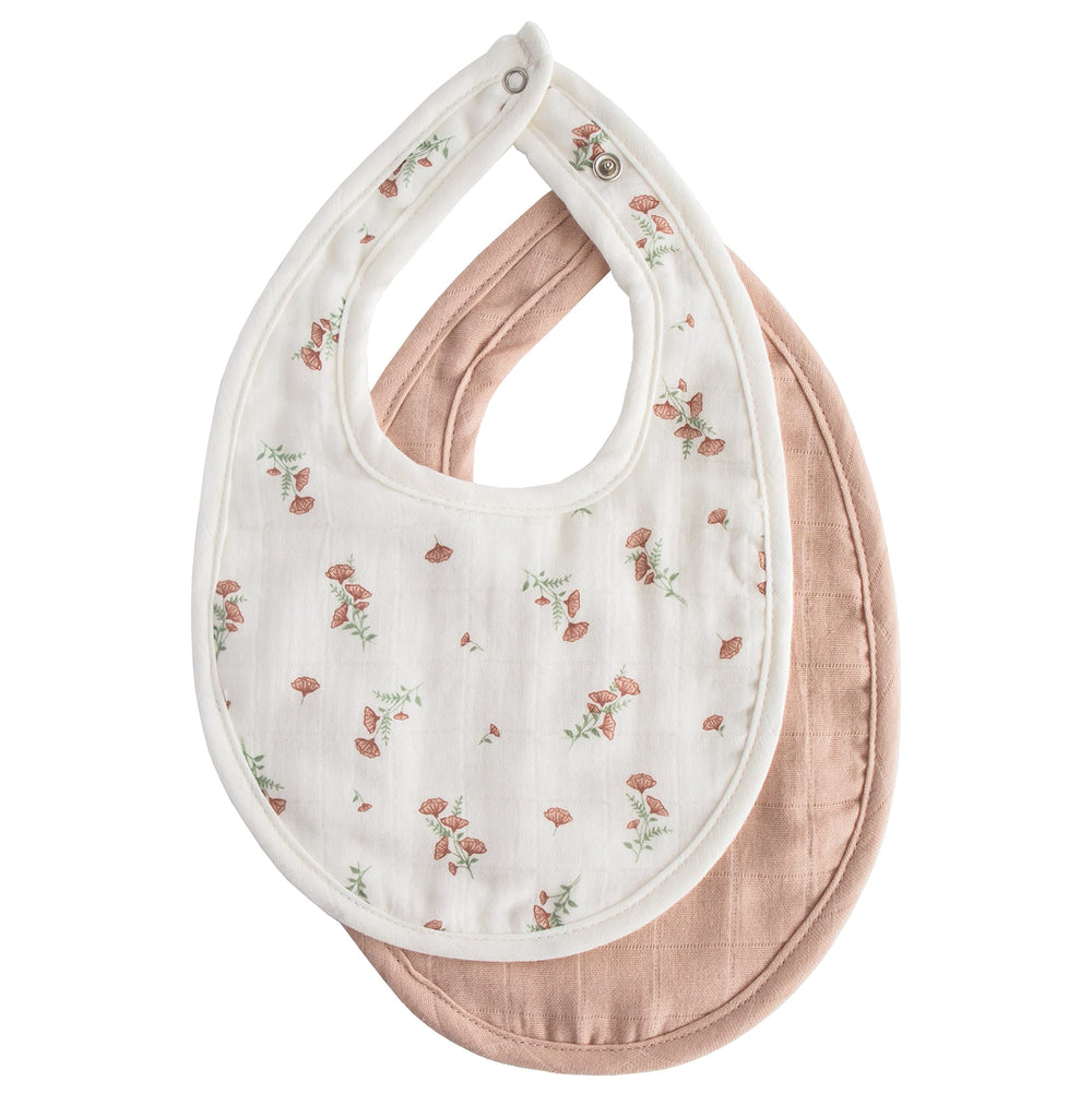 Mushie muslin bib adjustable-closure keeps baby secure during meals and drool.
