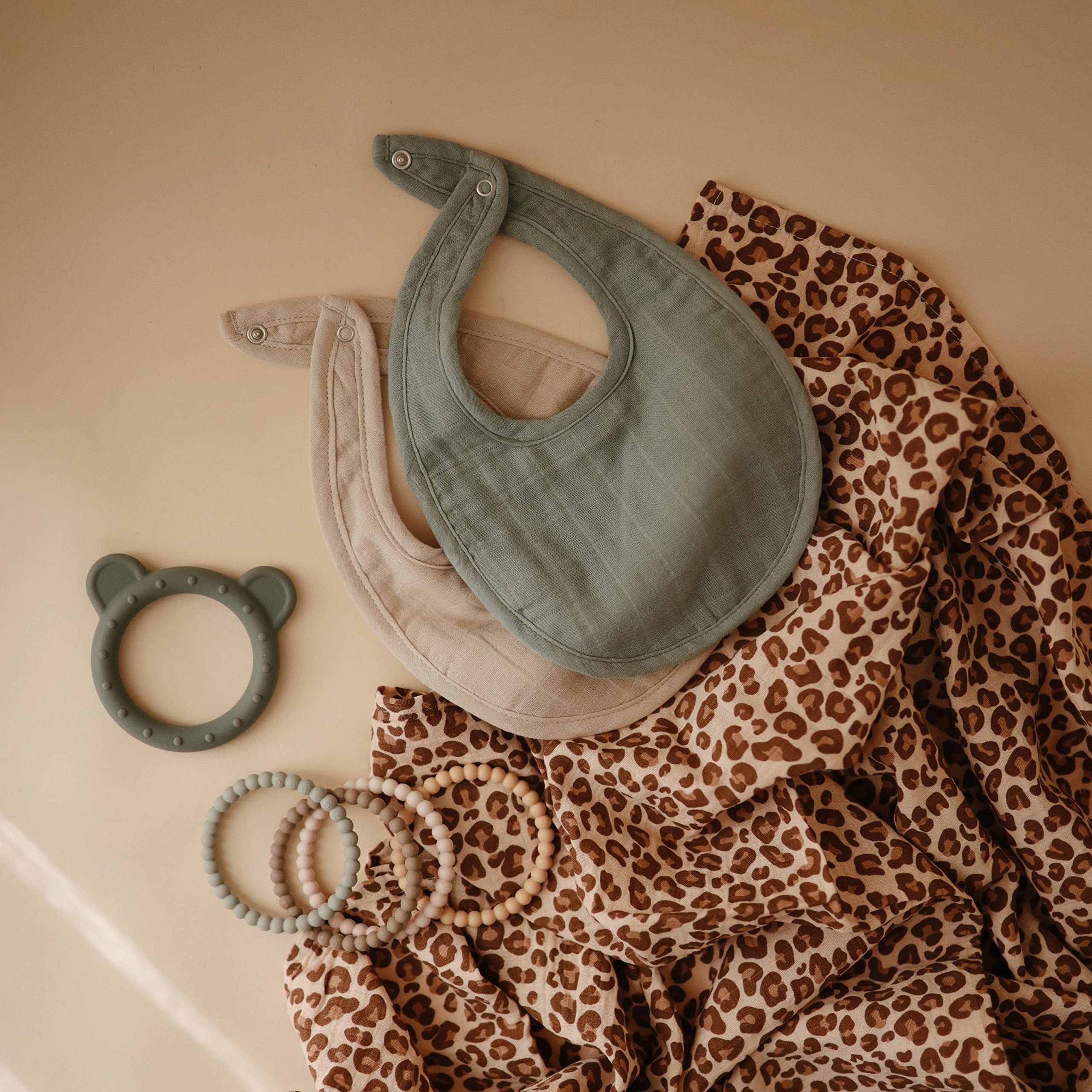 Mushie muslin bib maintains brightness after washing with proper care.