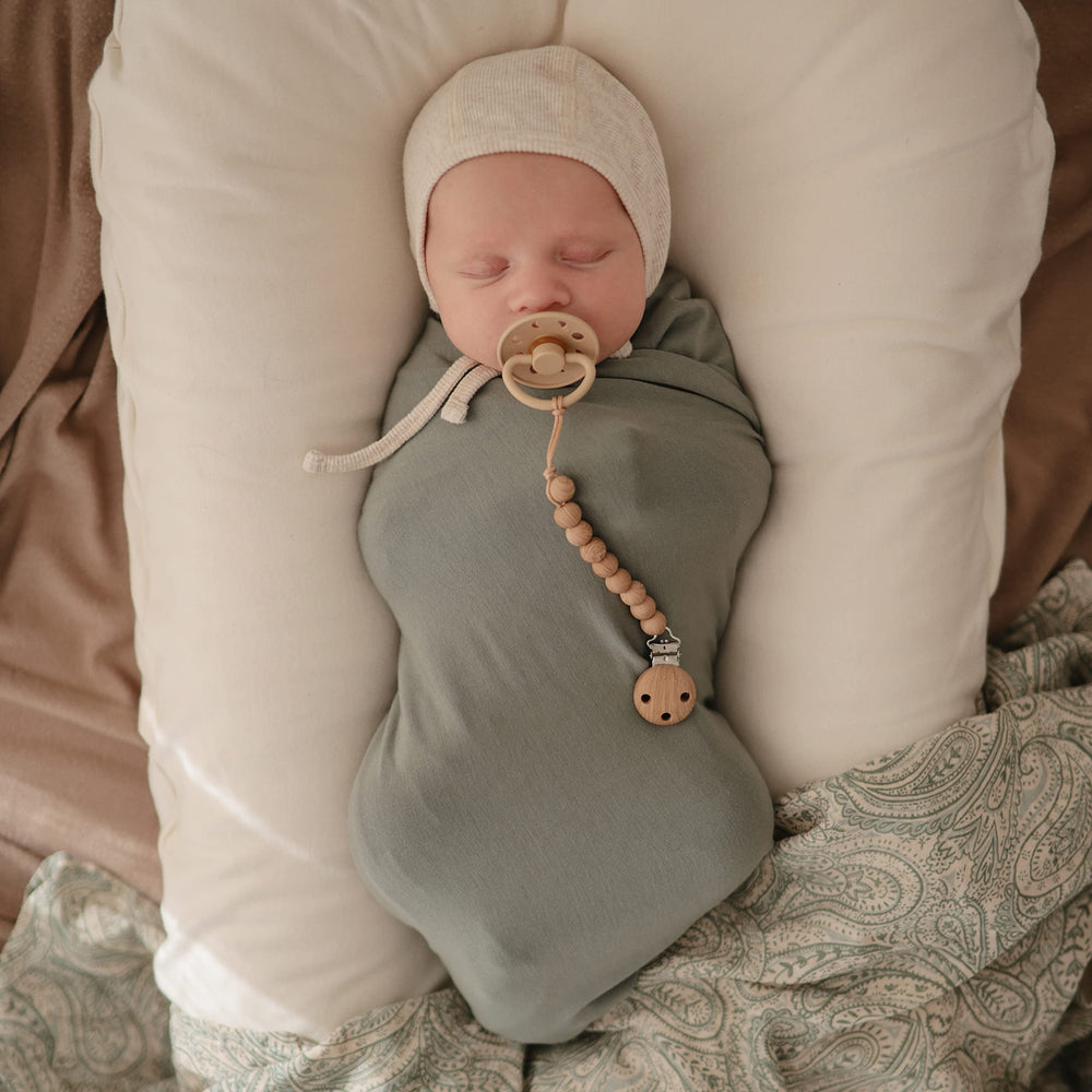 Mushie pacifier clip is easy to clean with hand wash.