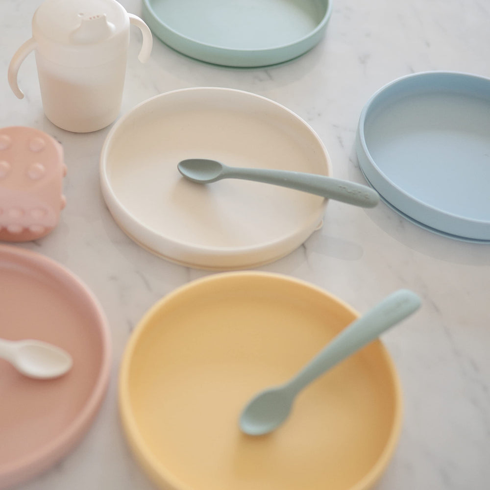 Mushie phthalate-free mealtime plate ivory ready for everyday use.