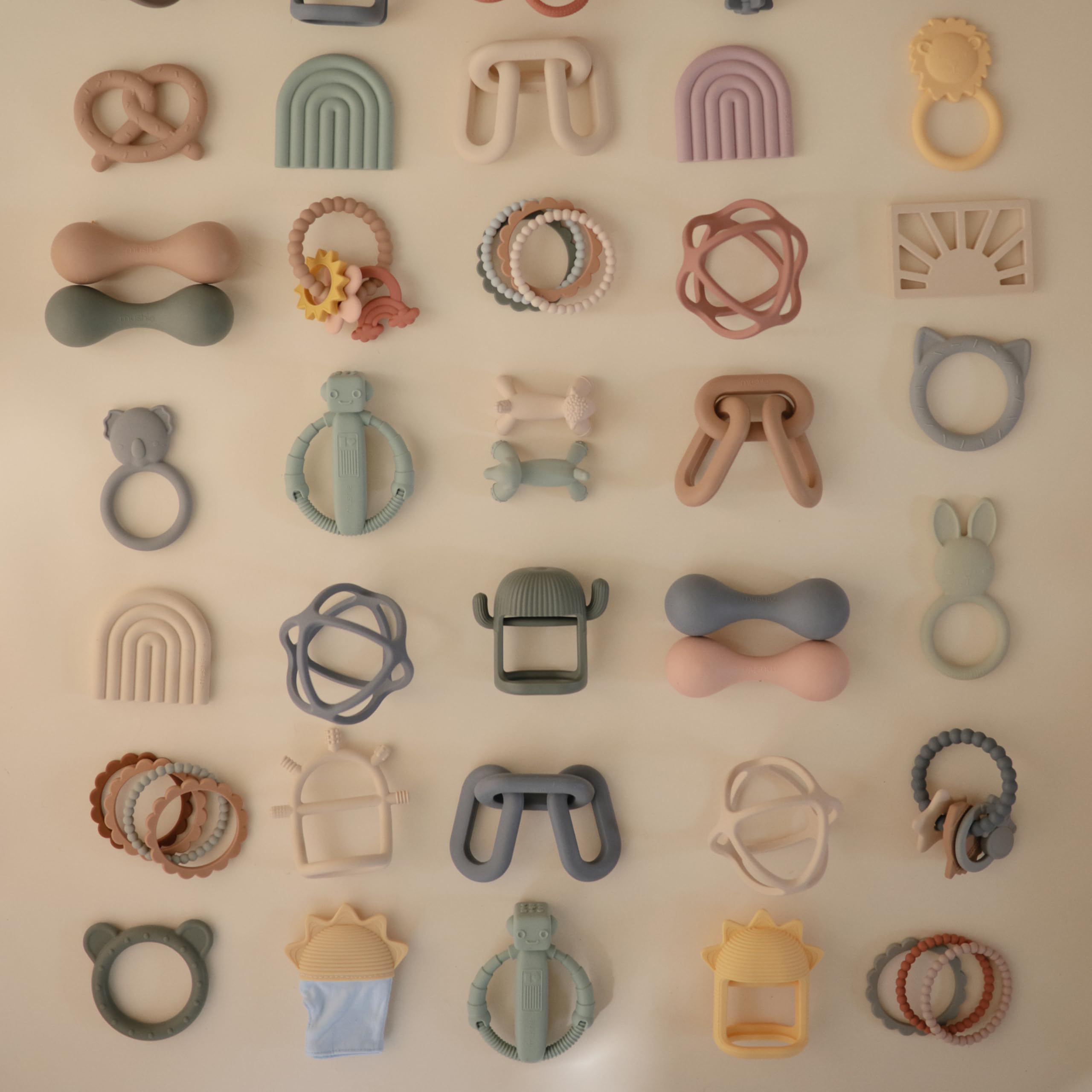 Mushie safety materials closeup confirms BPA-free silicone and cotton blend.