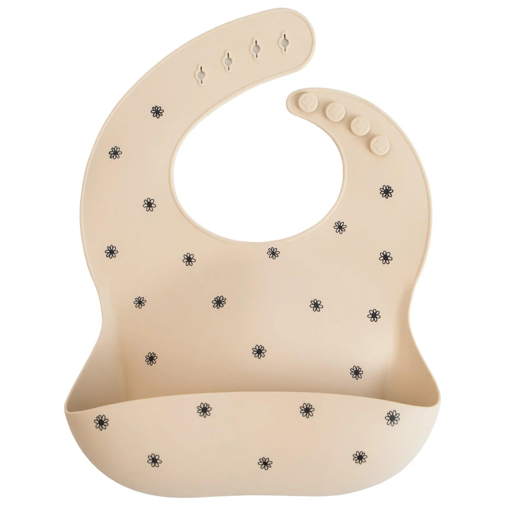 Mushie bib Black Daisy features easy cleaning and quick air drying.