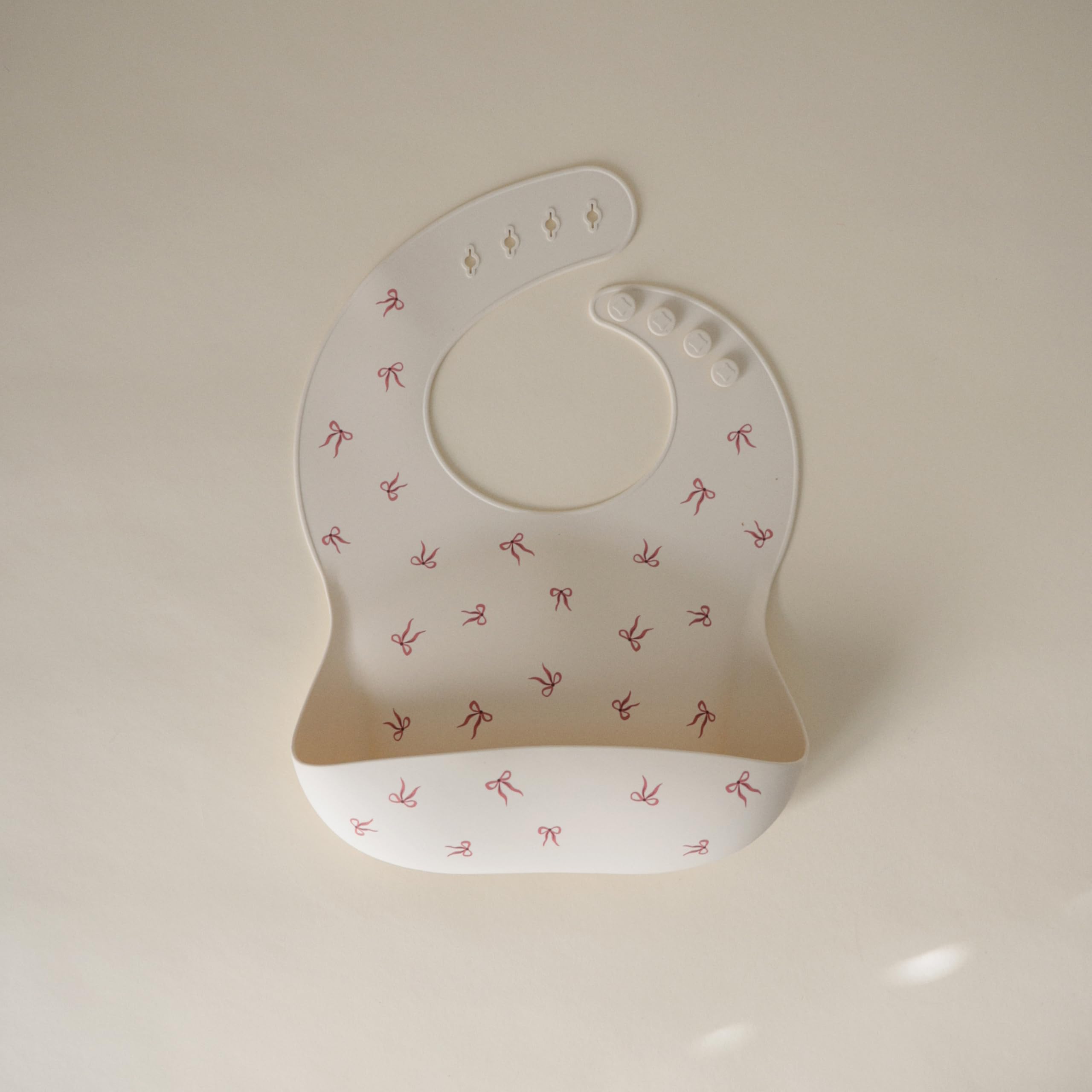 Mushie silicone baby bib with a deep pocket to catch crumbs and reduce mess