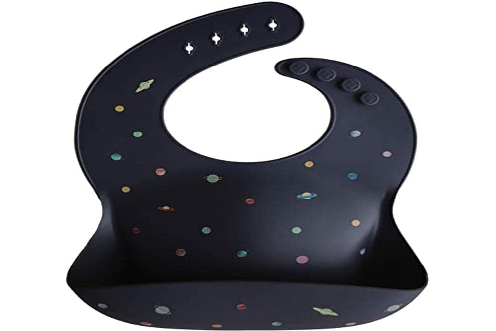 Mushie Planets bib front pocket catching mess during meals.