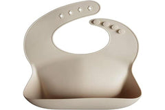 Mushie bib surface resists stains, keeping mealtime spots minimal