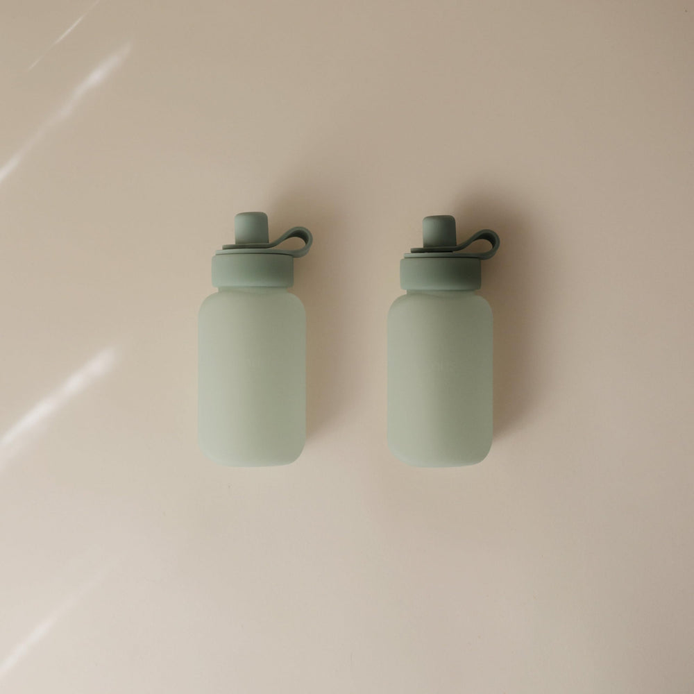 mushie silicone puree pouch mouth opening Cambridge Blue, easy-to-fill snack pouch for on-the-go feeding.