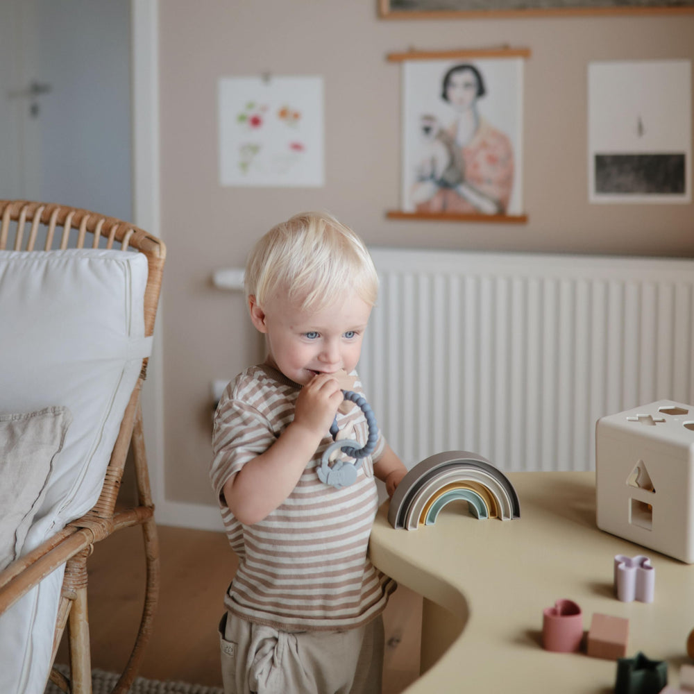 Mushie eco-safe silicone emphasizes BPA-free material for worry-free teething sessions.