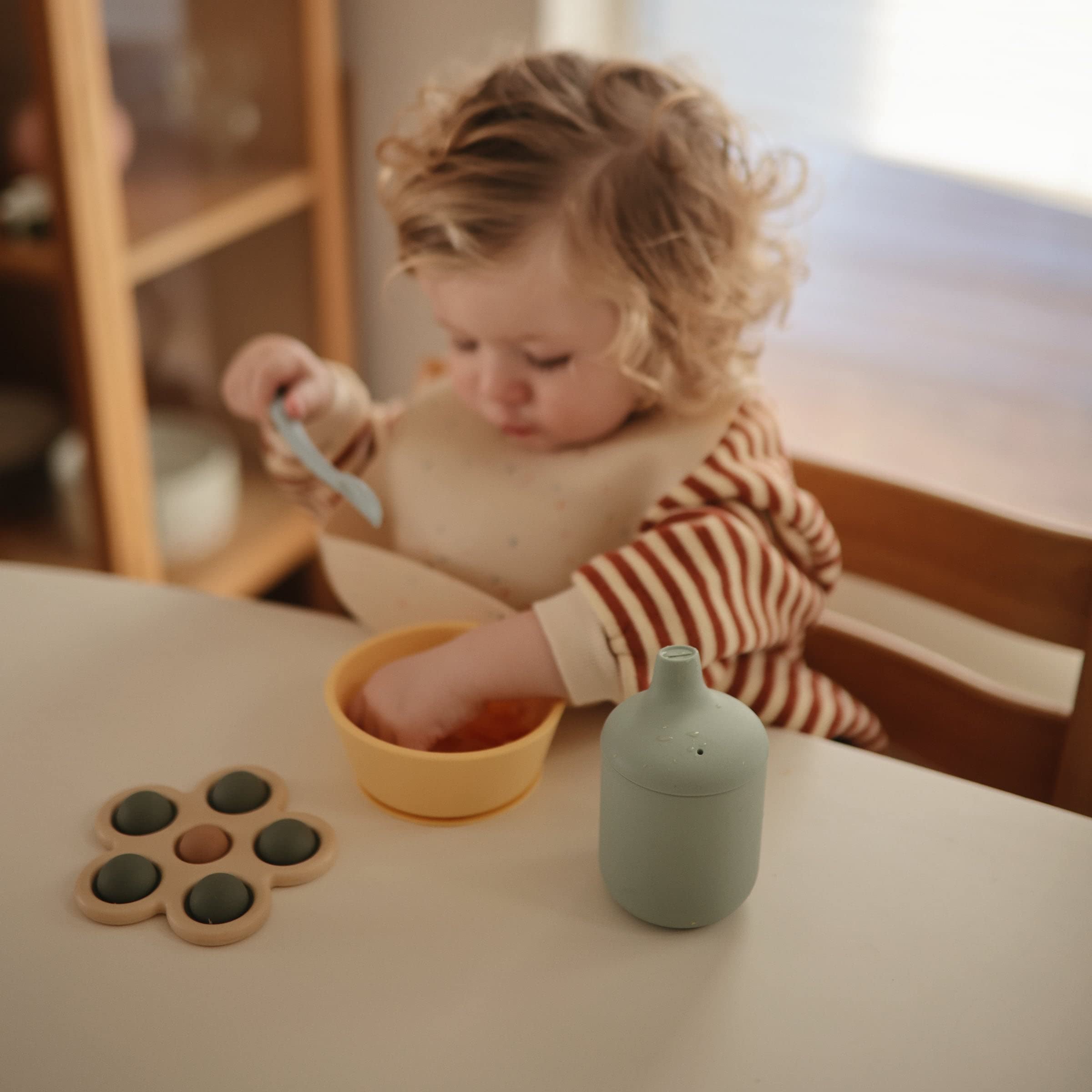 Mushie sippy cup leak-proof lid emphasises clean, worry-free refills.