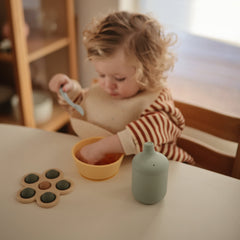 Mushie sippy cup leak-proof lid emphasises clean, worry-free refills.