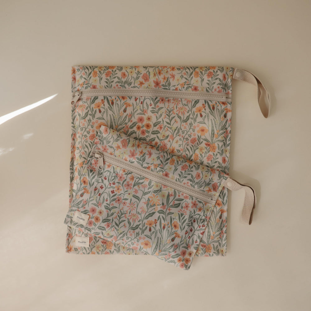 Mushie wet bags zipper closure shows secure storage