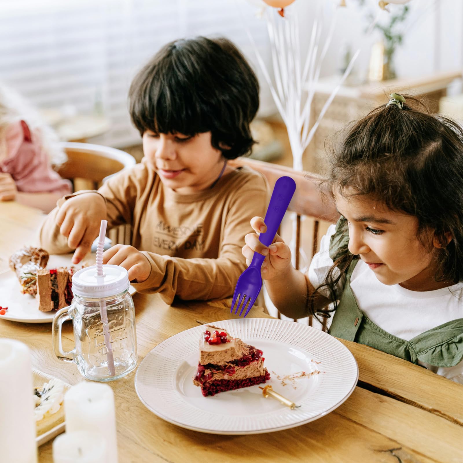 Muulaii soft-rounded fork tines protect little mouths during self-feeding