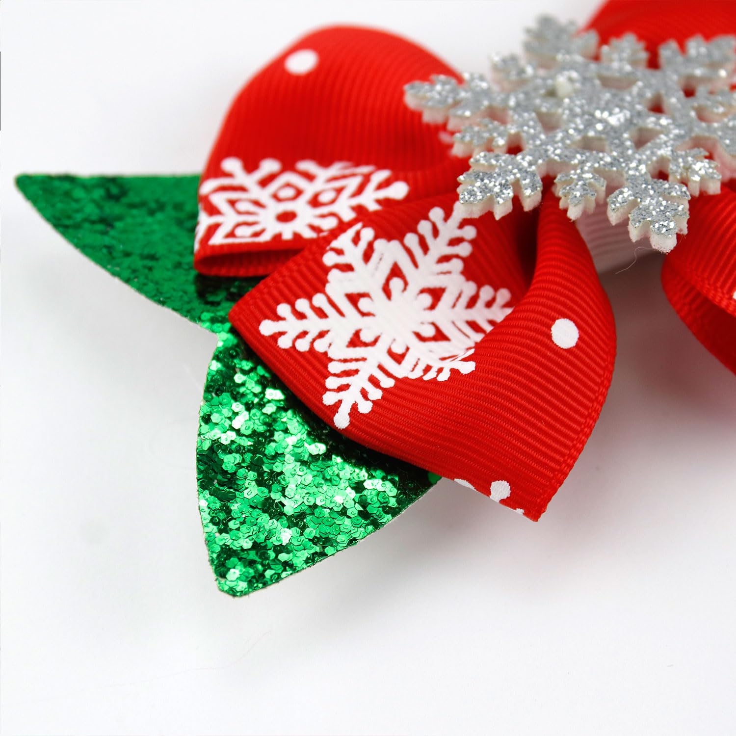 Muumoo green canvas bow clip versatile for everyday winter outfits.
