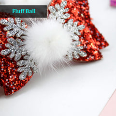 muumoo Winter Christmas bow white complements winter looks with wintry elegance.