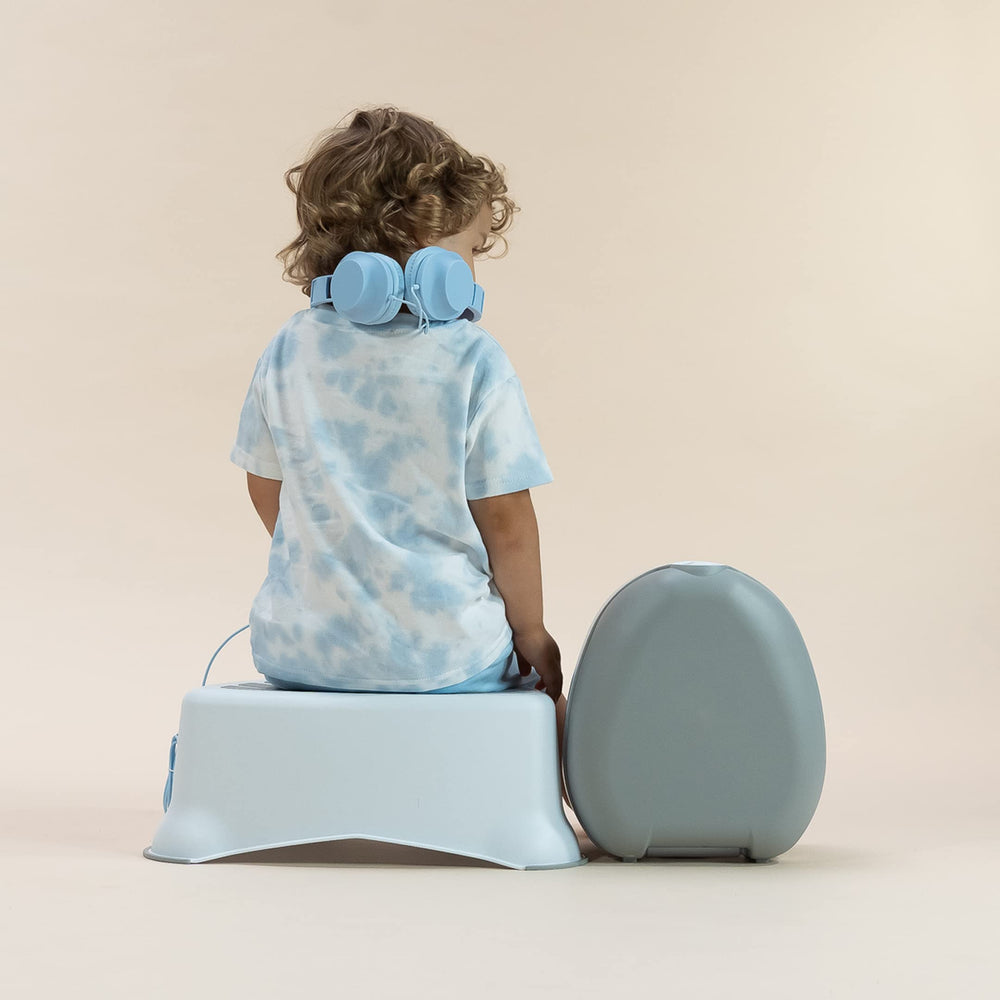 My Carry Potty easy wipe-clean surface keeps hygiene simple.