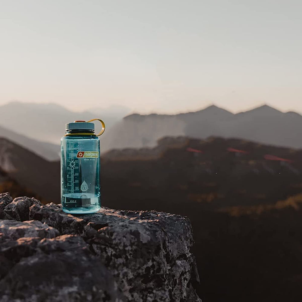 Nalgene Kids Sustain Grip-N-Gulp dishwasher-safe label highlights durability and easy cleaning.