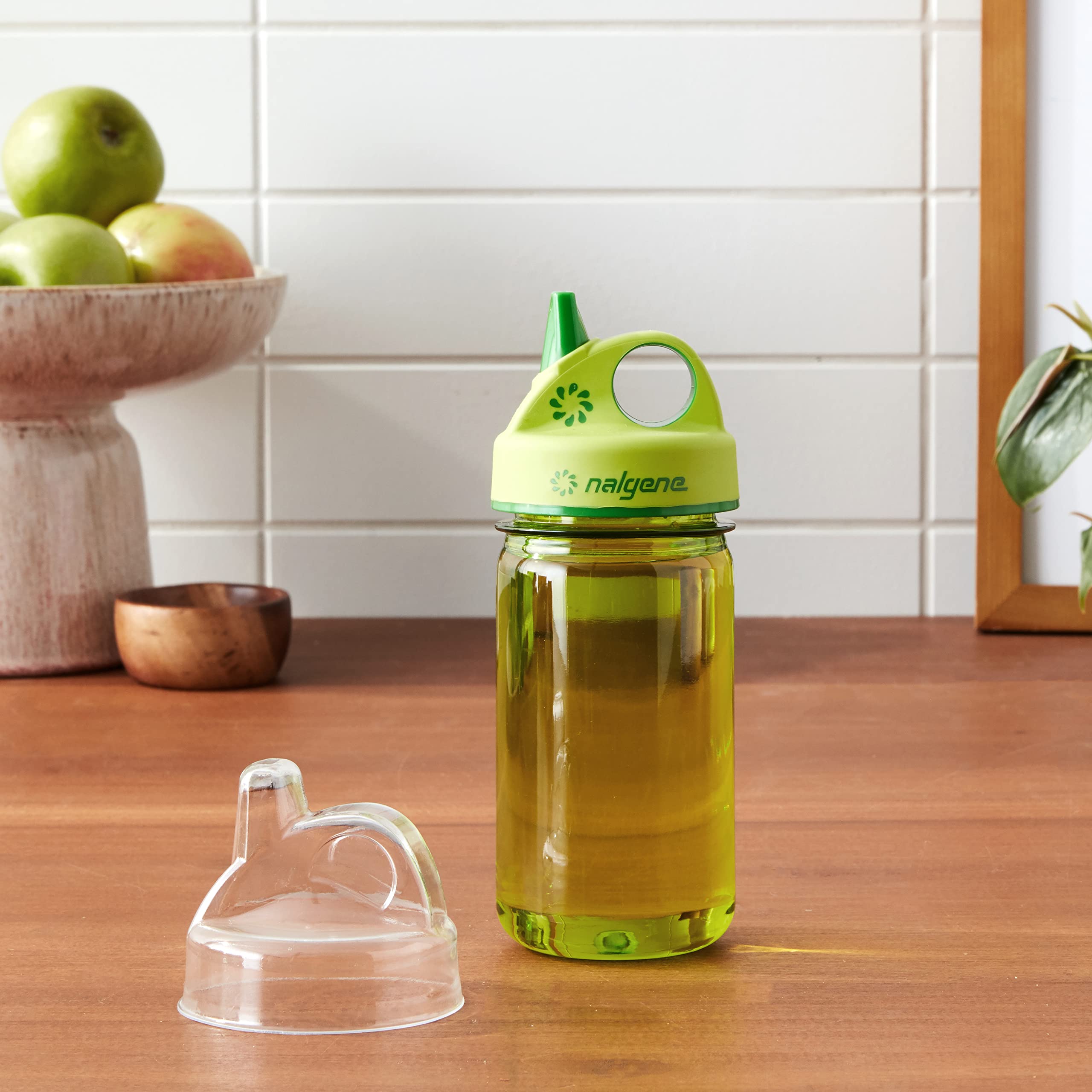 Nalgene Kids Sustain Grip-N-Gulp mouthpiece close-up highlights soft mouthpiece and kid-friendly use.