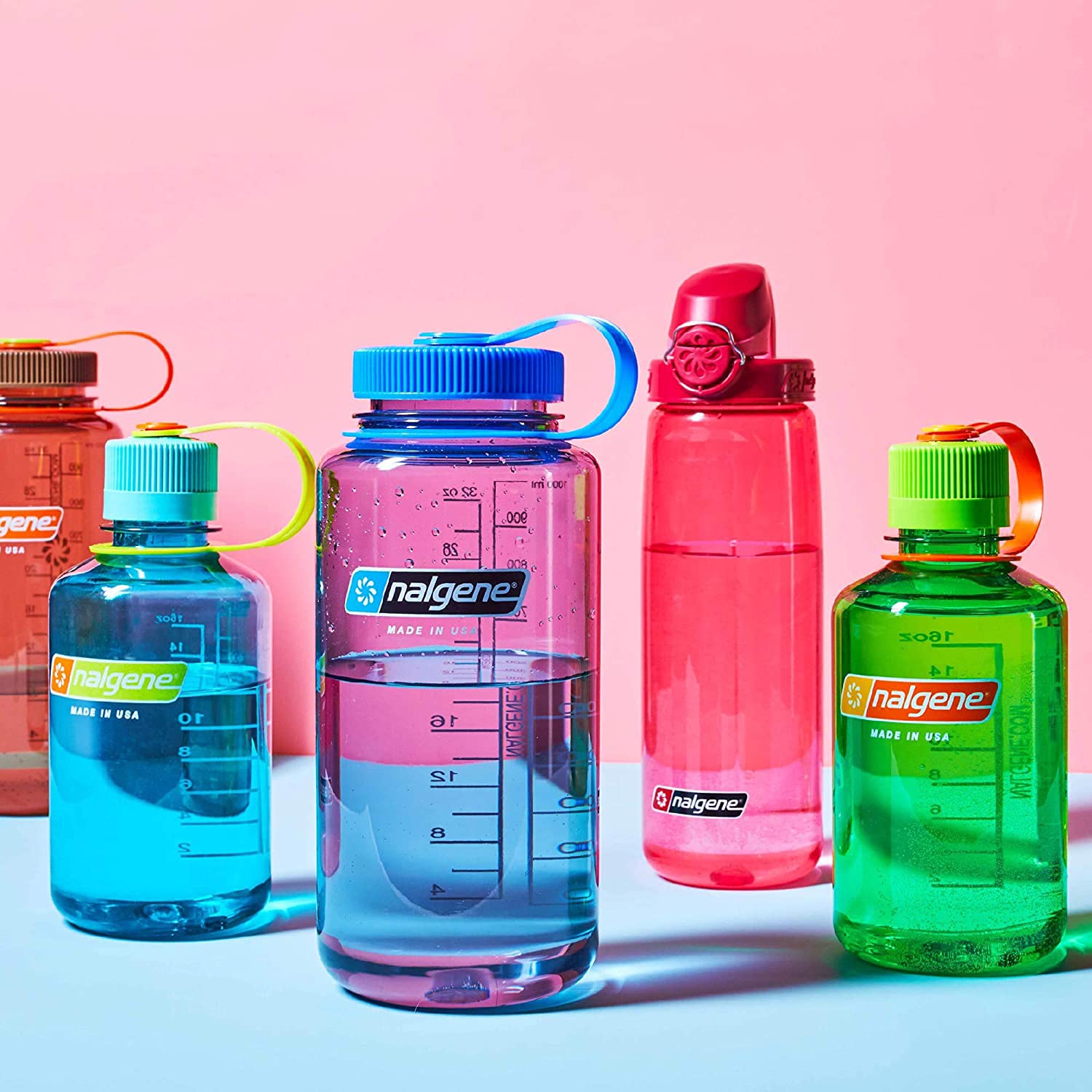 Nalgene Kids Sustain Grip-N-Gulp side grip demonstrates comfortable handling for small hands.