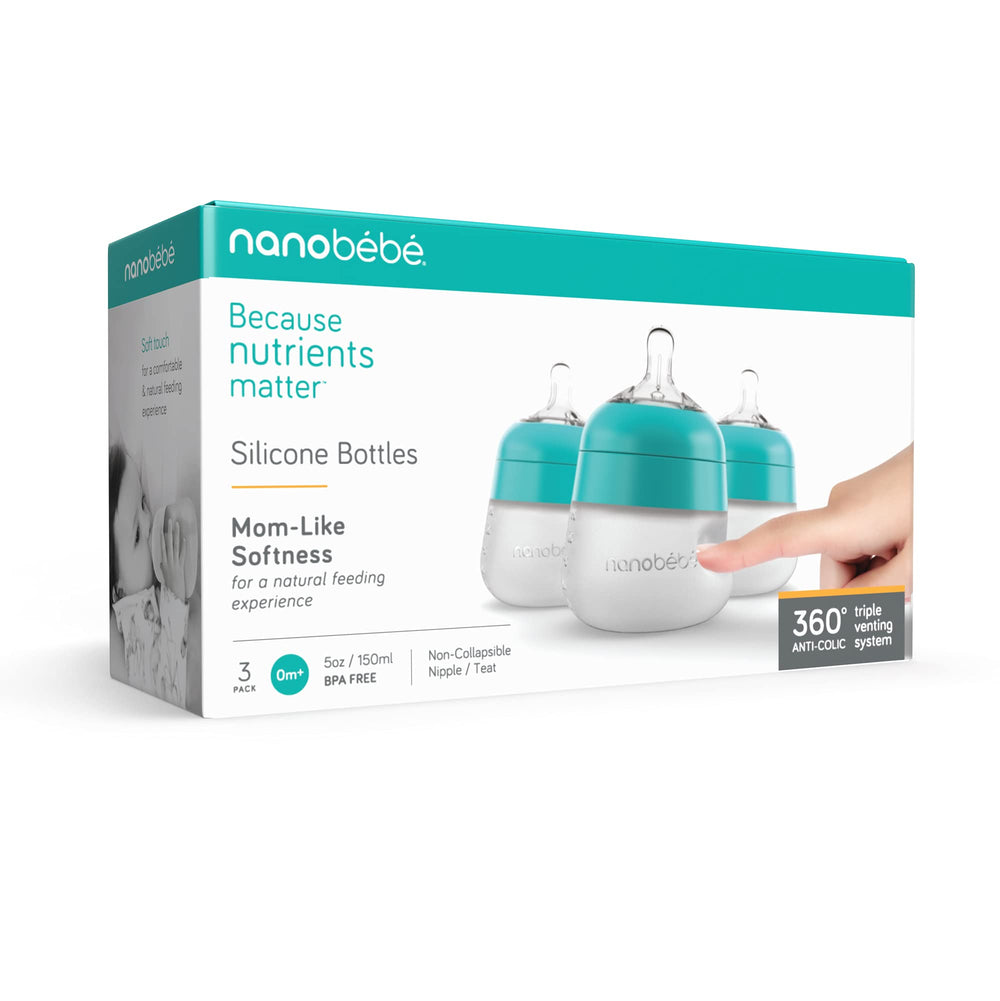 Nanobébé Flexy quick-snap handles enable baby grip and exploration.