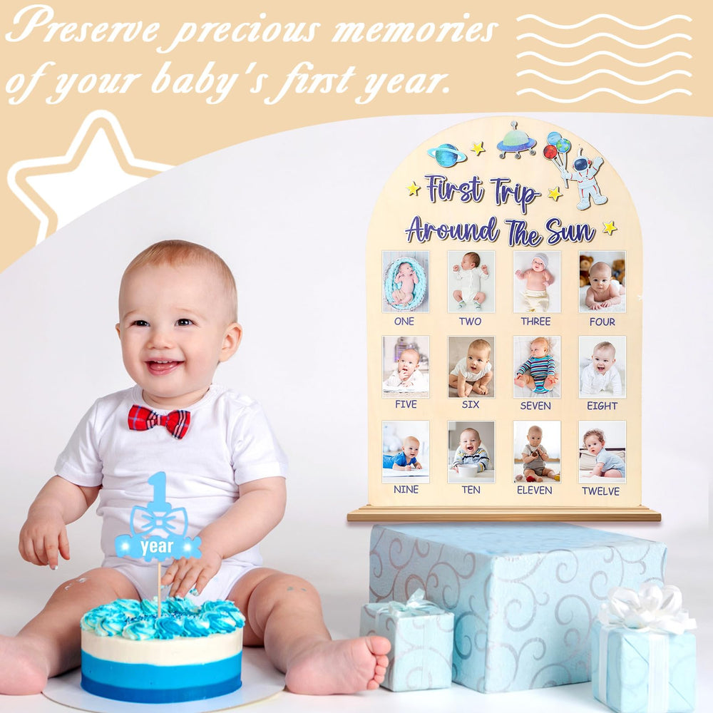 Naozinebi space-themed decor shot highlights a 12-month layout for keepsake memories.