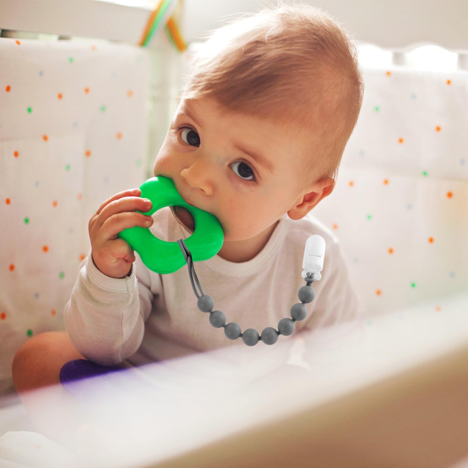 NASHRIO clip fits pacifiers for ages 3-6 to 6-18 months.
