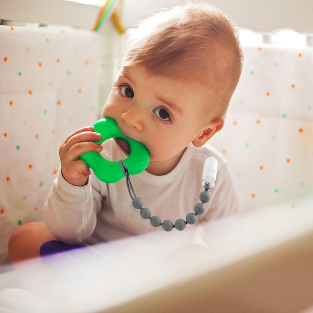 NASHRIO clip fits pacifiers for ages 3-6 to 6-18 months.