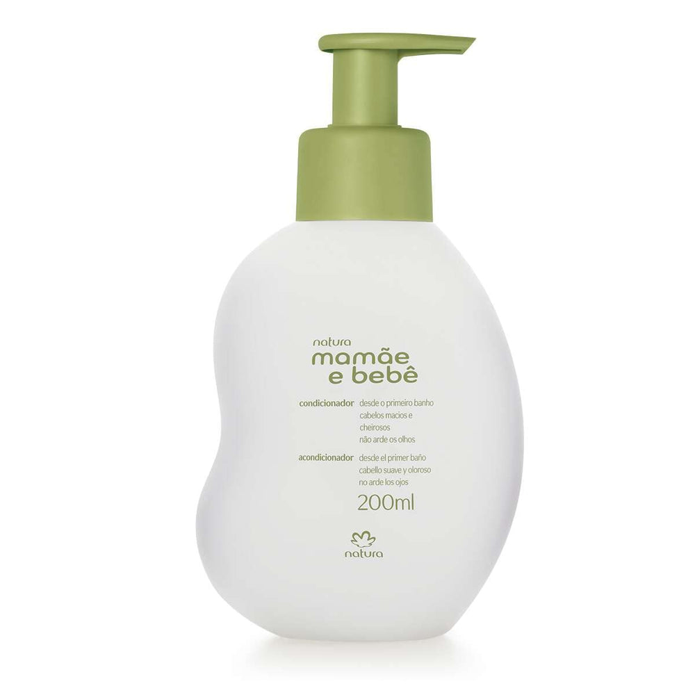 Natura Mamae-e-Bebe conditioner bottle highlights gentle nourishment for soft hair.