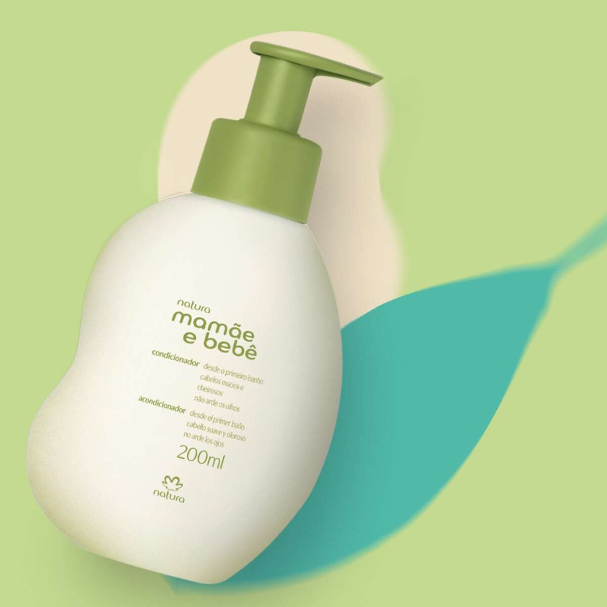 Natura Mamae-e-Bebe conditioner texture suggests slip for easy detangling and soft curls.