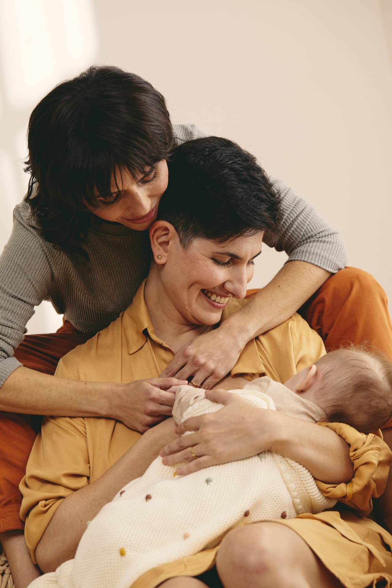 Natura Mamae-e-Bebe routine shot showcases daily baby care ritual harmony.