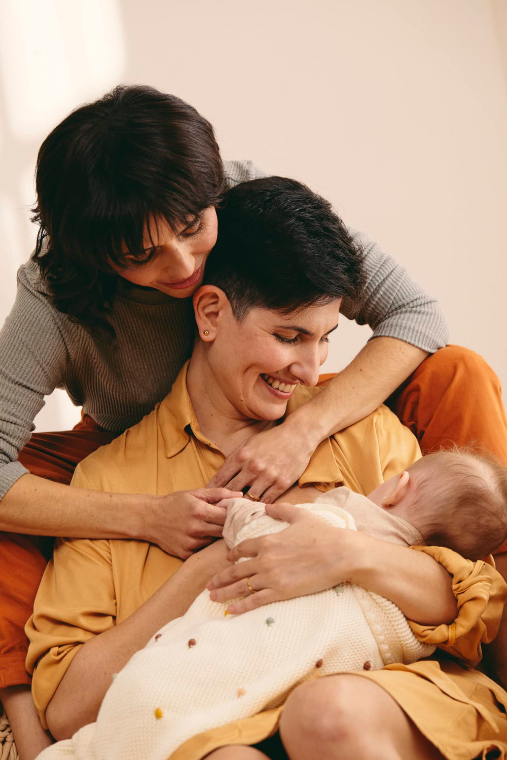 Natura Mamae-e-Bebe routine shot showcases daily baby care ritual harmony.