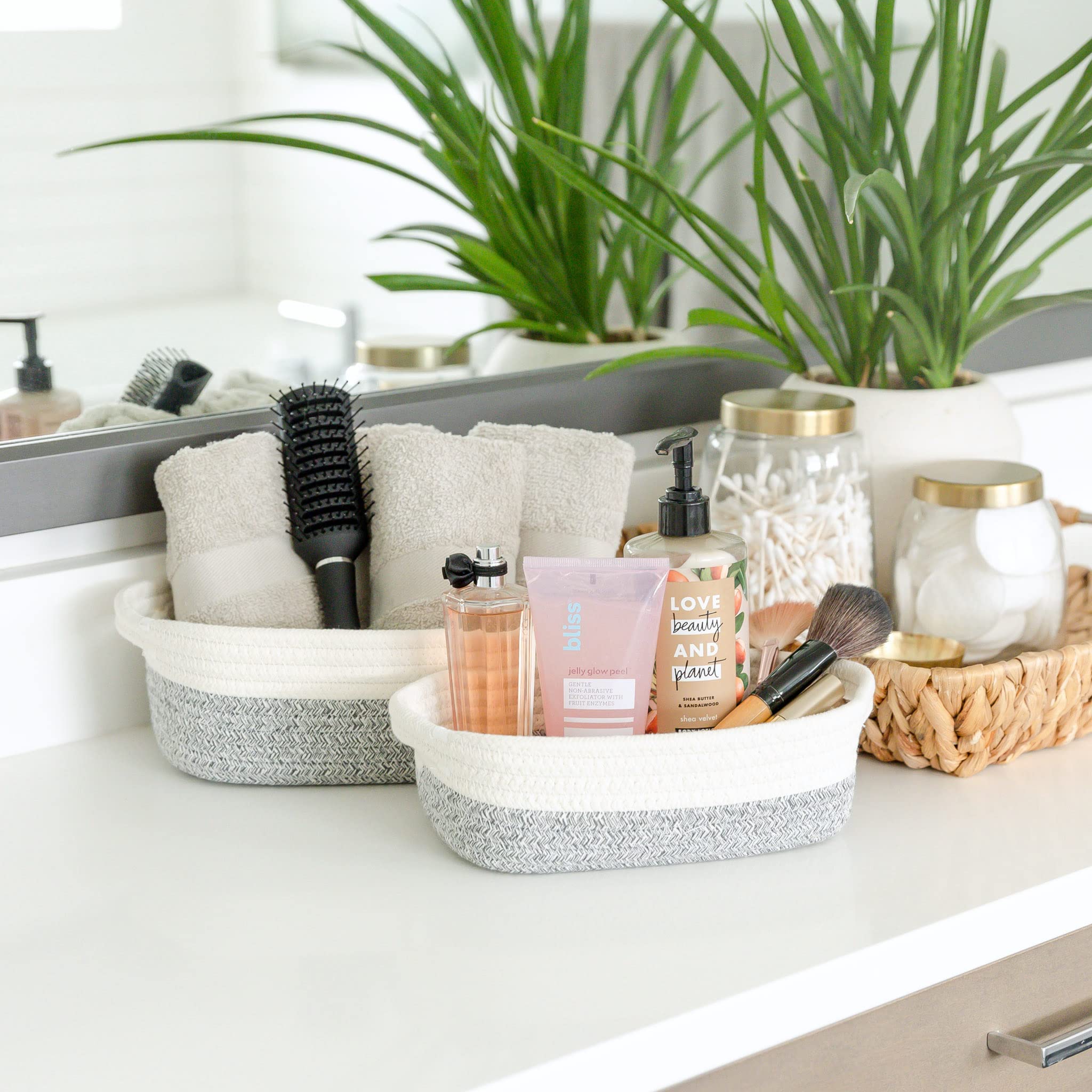 NaturalCozy double-reinforced handles and base endure daily use