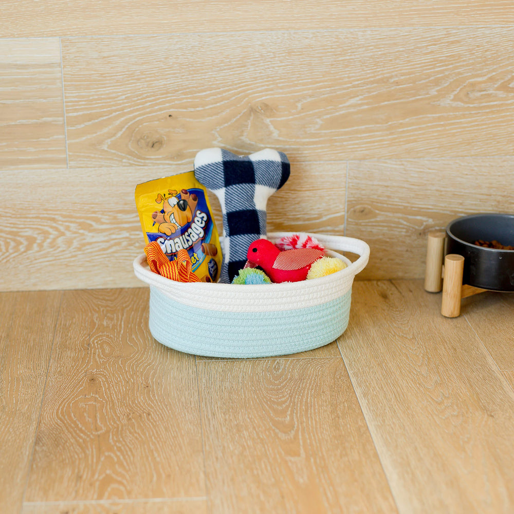 NaturalCozy double-reinforced stitching on handles and base demonstrates durable storage.