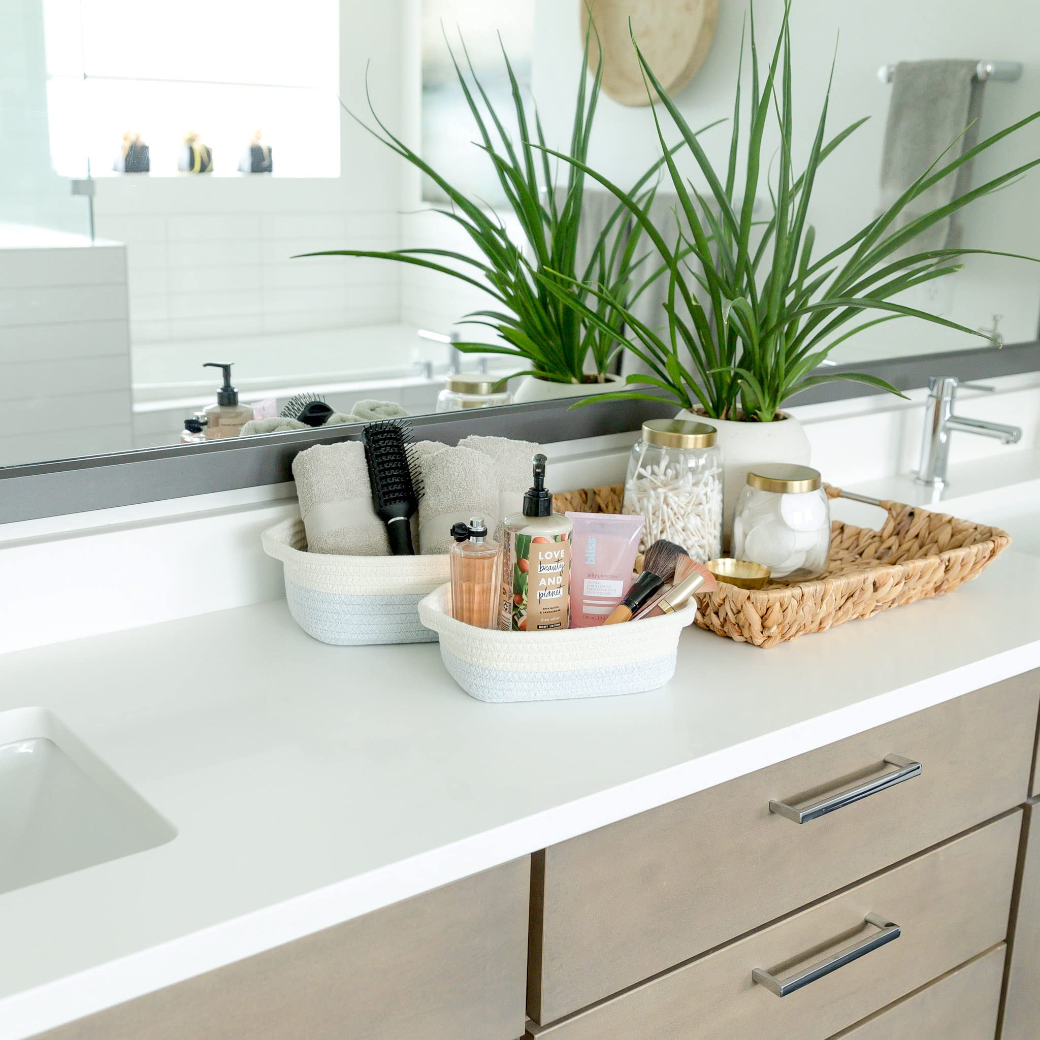 NaturalCozy neutral color baskets blending with decor