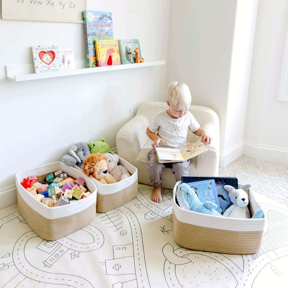 NaturalCozy keeps linens tidy on shelves with crisp structure.