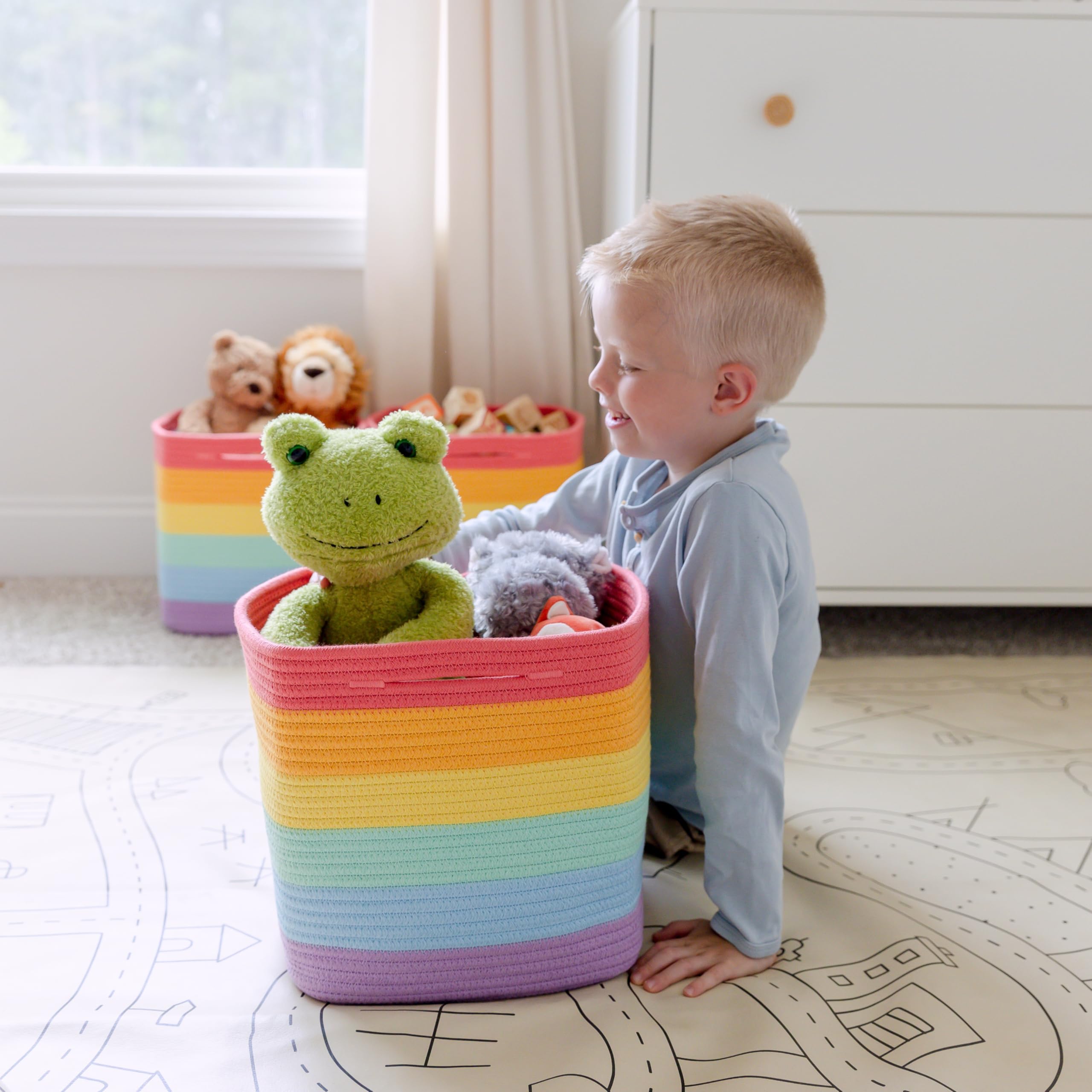 NaturalCozy packaging with leaf design signals gift-ready presentation