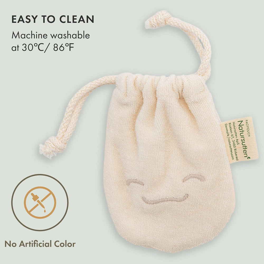 Natursutten PaciPouch organic cotton material is gentle for delicate hands.