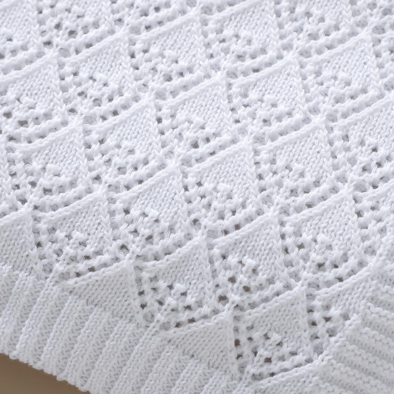Neiwech baby blanket provides stroller warmth and easy-care practicality