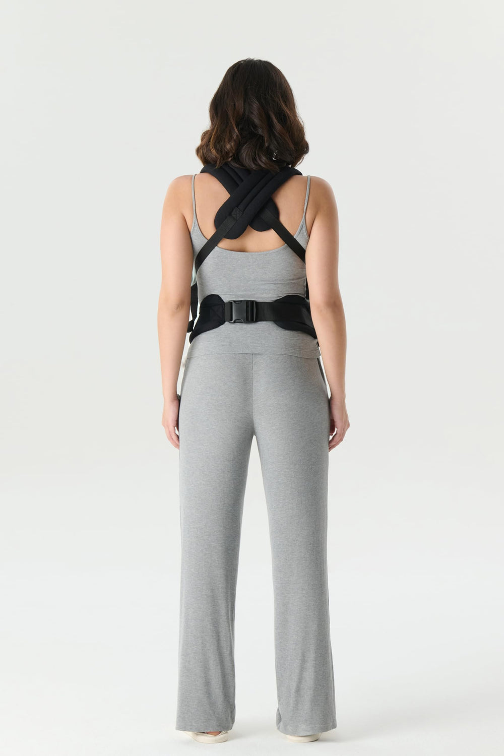 Nest Blanche adjustable-straps carrier promotes customized fit for all caregivers